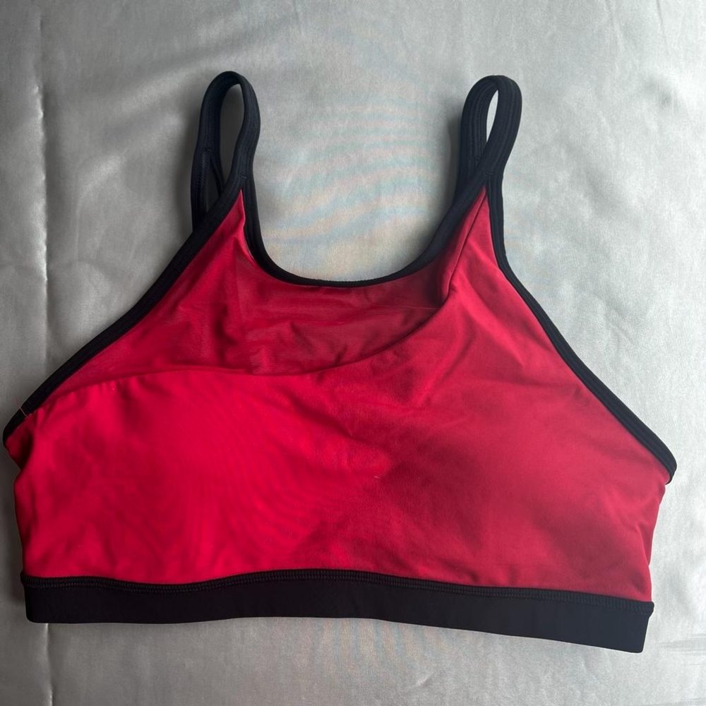 Lululemon bra size 8